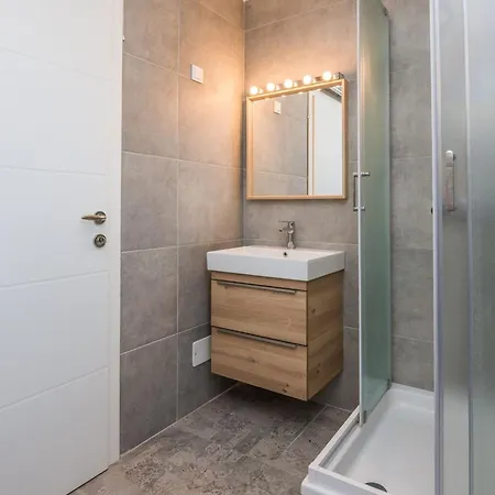 Pejakovic 4 By Interhome * Vir