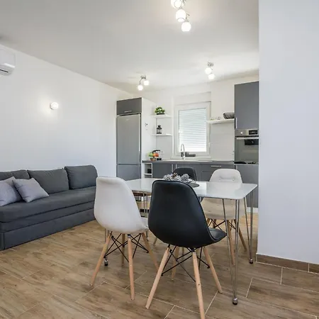 Apartamento Pejakovic 4 By Interhome Vir