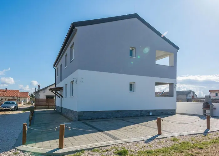 Pejakovic 4 By Interhome Vir